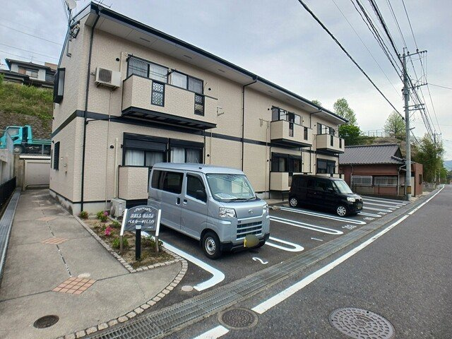 ベルカーサ日吉台の駐車場