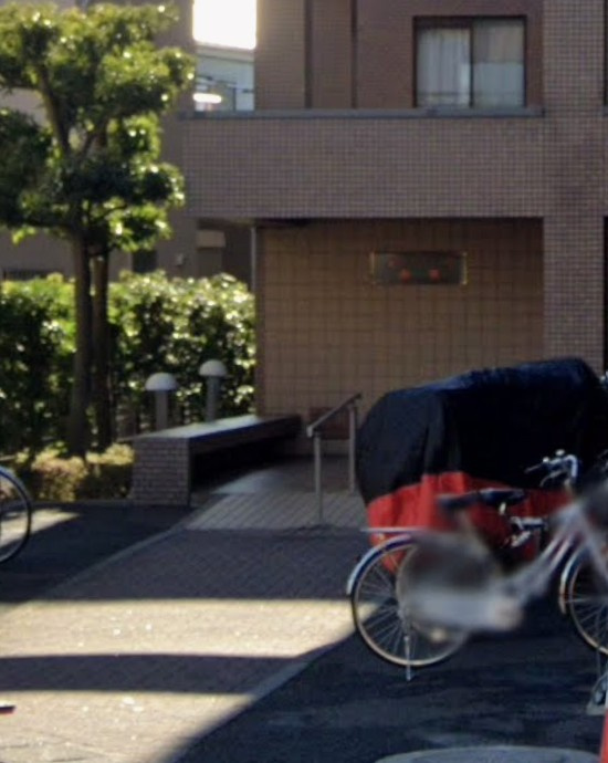 富士見市上沢マンションのエントランス