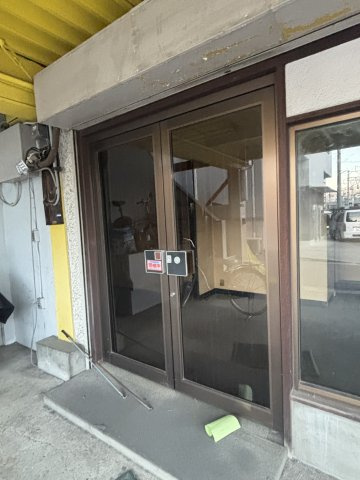いほりビルの玄関
