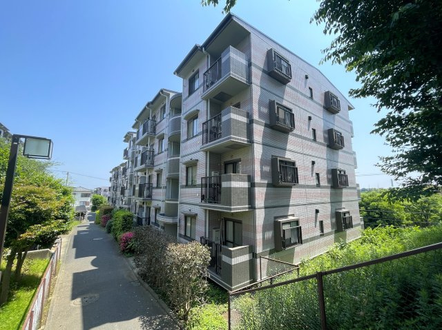 バルコニー向いに建物ありません！ってコトは、カーテンいらずの生活が実現！？１階でも１階感は無いＹＵＴＯＲＩある緑あふれる街。それが、『保土ケ谷グリーンタウンＩ棟』リノベーション
