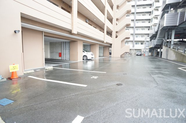 熊本市南区刈草１丁目の賃貸マンションの駐車場