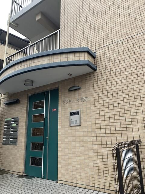 プラティーク海戸のエントランス
