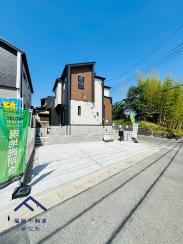 大野城市南ヶ丘5丁目1号棟　戸建ての前面道路含む現地写真