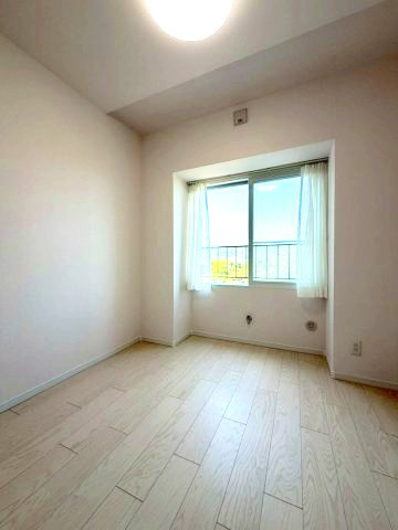ロピア平岸の洋室