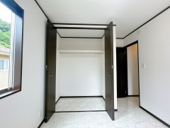 下松市星が丘三丁目　戸建ての洋室|【5月28日まで現況販売】2階北東側5帖洋室