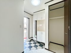 下松市星が丘三丁目　戸建ての玄関|【5月28日まで現況販売】玄関内観