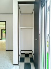 下松市星が丘三丁目　戸建ての玄関|【5月28日まで現況販売】玄関収納
