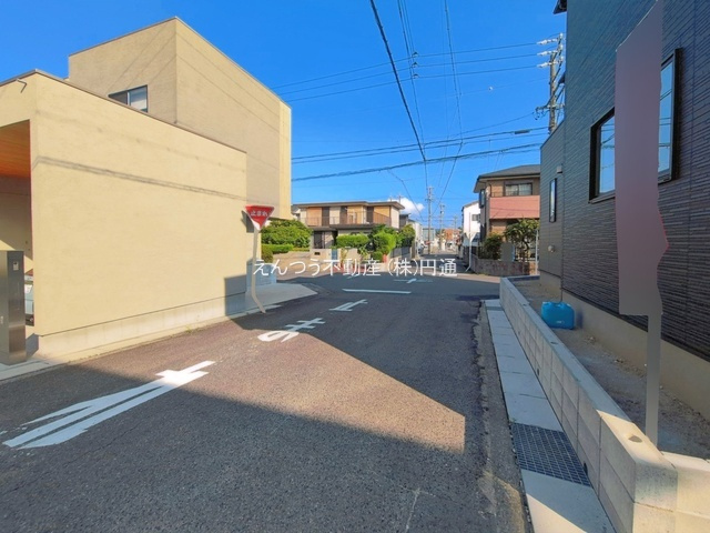 ファーストタウン大塚町の前面道路含む現地写真
