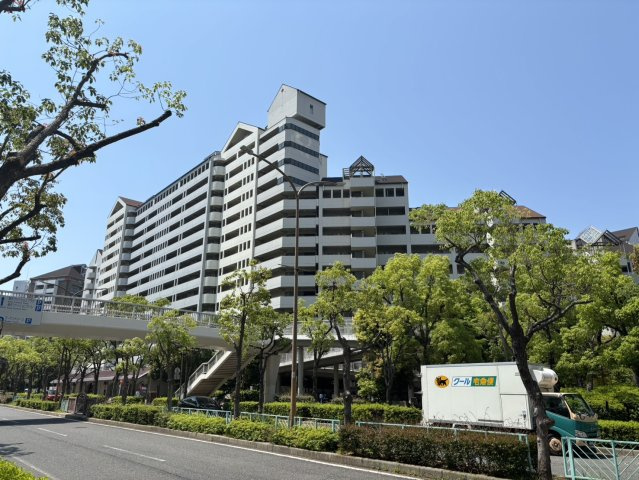 RICウエストコート4番街東棟2番館の外観