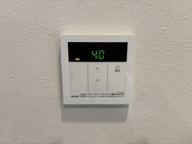 RICウエストコート4番街東棟2番館の発電・温水設備|給湯コントローラー