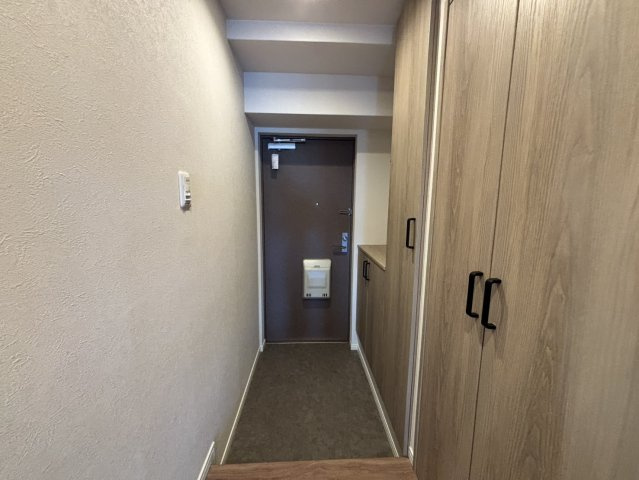 RICウエストコート4番街東棟2番館の玄関