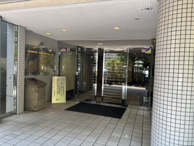 RICウエストコート4番街東棟2番館のエントランス
