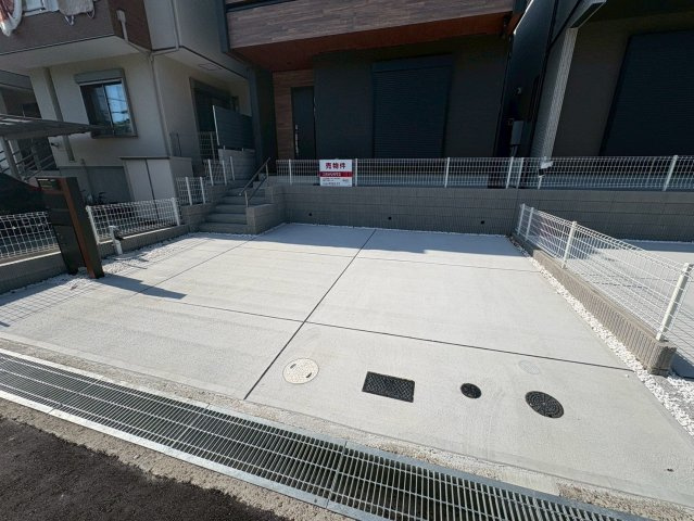 垂水区南多聞台8丁目　新築戸建ての駐車場|駐車スペースもあります