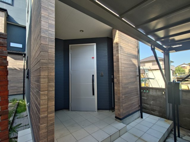島崎町戸建ての玄関