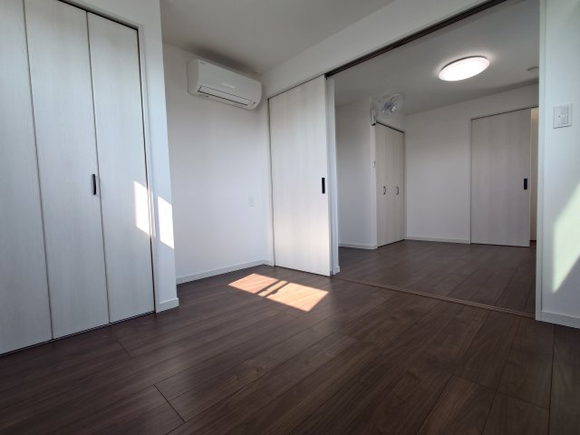 島崎町戸建ての洋室