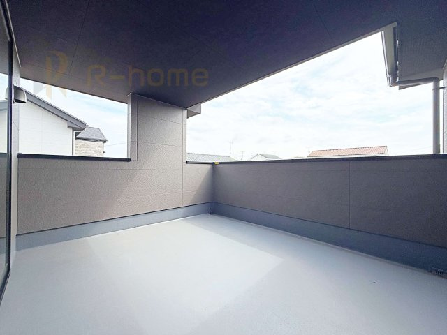 ひたちなか市市毛4期　新築戸建て　1号棟のバルコニー|急な雨でも安心のインナーバルコニー♪忙しいご夫婦も大満足♪