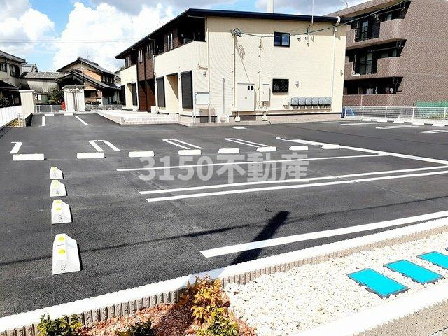 フェリーチェの駐車場|駐車スペースもあります