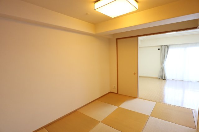 アルファステイツ垂水高丸の和室|来客時などにも活用でき、暮らしにゆとりをもたらします。