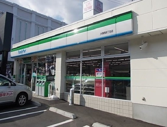 ベル・ラフレシールの周辺|ファミリーマートまで750m