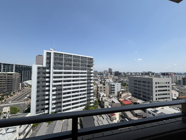 サンヴェール大阪城公園の展望|【眺望/北東側】
前面に視界を遮る高い建物は無く、天気の良い日には心地よい青空を楽しめそうです。