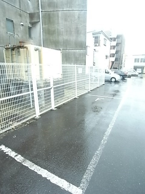 ツエルヴ福弥の駐車場
