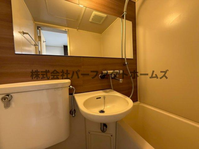 ブルースカイハイツ田井の洗面所|明るい洗面所です
