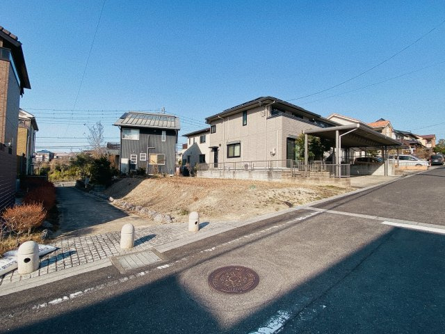 常滑市北汐見坂２丁目の前面道路含む現地写真