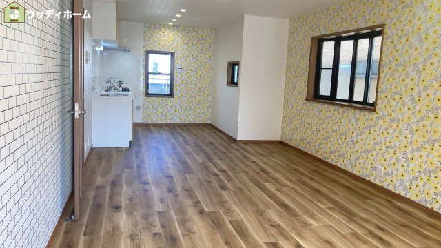 川口市前上町　中古一戸建ての居間・リビング