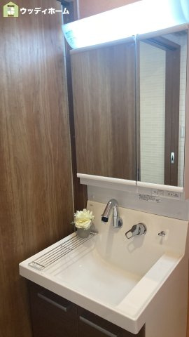 川口市前上町　中古一戸建ての独立洗面台
