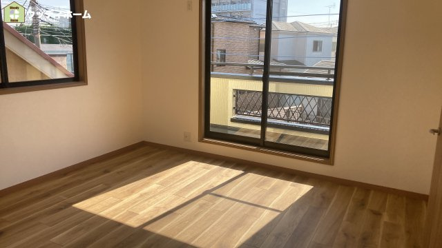 川口市前上町　中古一戸建ての寝室