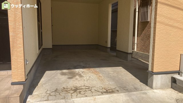 川口市前上町　中古一戸建ての駐車場