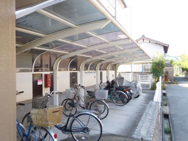 エステートピア五百住の駐車場