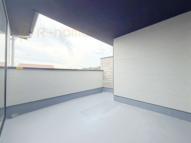 ひたちなか市市毛4期　新築戸建て　2号棟のバルコニー|急な雨でも安心のインナーバルコニー♪忙しいご夫婦も大満足♪