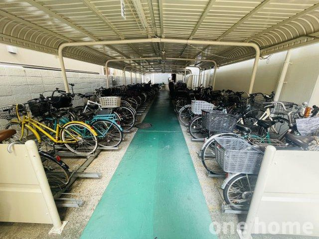 近鉄淀川リバーサイドの駐輪場|◆駐輪場は屋根付きで、自転車が雨風にさらされる心配がありません！
◆最新の空き状況など、詳細につきましてはお気軽にお問い合わせください！