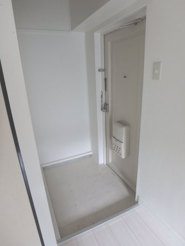 ビレッジハウス当成東1号棟の玄関