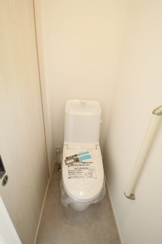 南国市大そねⅥ　2号棟　新築戸建（全5区画）のトイレ|1階・2階に完備されているので朝の込み合う時間も困りません！