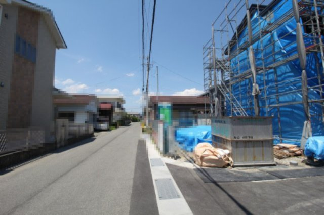 大そねⅥ　2号棟　新築戸建（全5区画）の前面道路含む現地写真|西側　幅　5.0ｍ　北側　5.0m