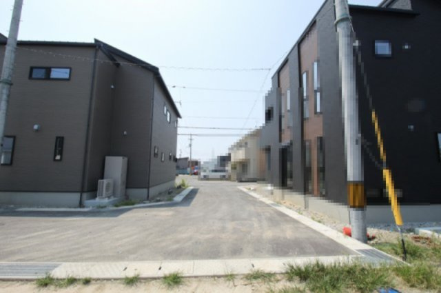 南国市大そねⅥ　2号棟　新築戸建（全5区画）の前面道路含む現地写真|2号棟　土地面積　123.09㎡（約37.23坪）