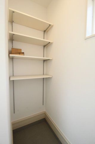南国市大そねⅥ　2号棟　新築戸建（全5区画）の収納|シューズクローク