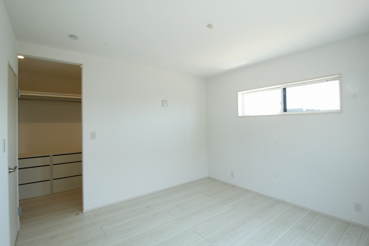 南国市大そねⅥ　2号棟　新築戸建（全5区画）の洋室|2Ｆ　東の部屋　8.0帖