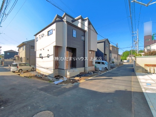桶川市北1丁目8期　新築戸建　ブルーミング01の前面道路含む現地写真
