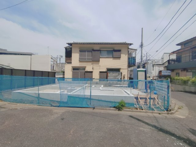 【前面道路含む現地写真】 | 板橋区成増4丁目　新築戸建 | 公道面より土地が高いため水害リスクは少