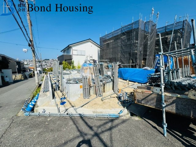 LDK20帖以上で開放感あり　美山台1期　新築2区画　2号棟の前面道路含む現地写真
