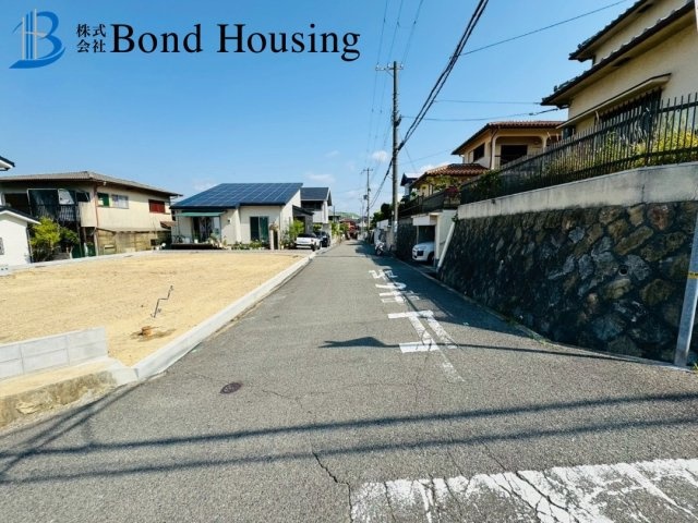 LDK20帖以上で開放感あり　美山台1期　新築2区画　2号棟の前面道路含む現地写真
