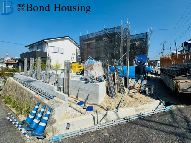 LDK20帖以上で開放感あり　美山台1期　新築2区画　2号棟の前面道路含む現地写真