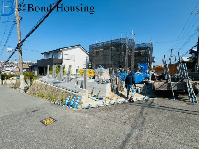 LDK20帖以上で開放感あり　美山台1期　新築2区画　2号棟の前面道路含む現地写真