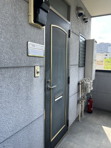 イーストリバーハイツの玄関