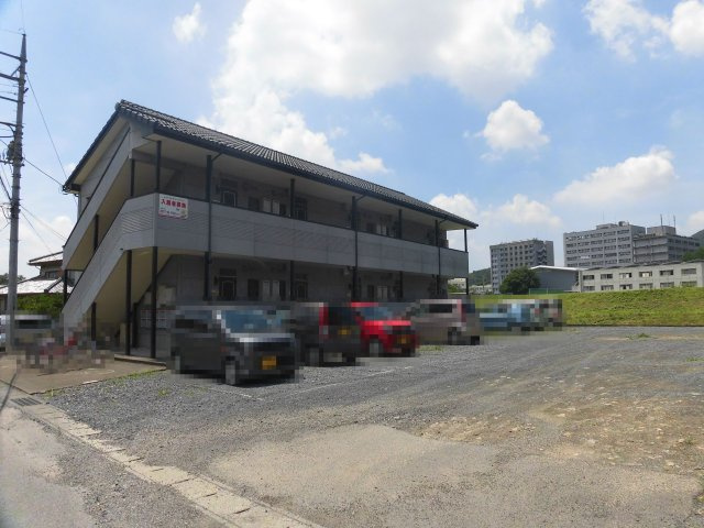 イーストリバーハイツの駐車場