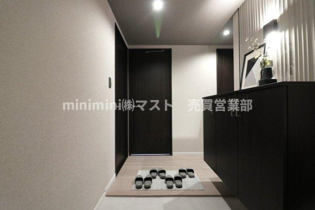 メロディーハイム桃ヶ池の玄関|◆すっきりとした印象の玄関は、来客時にも好印象。
廊下部分にもゆとりがあり、開放感を感じられる空間となっております。