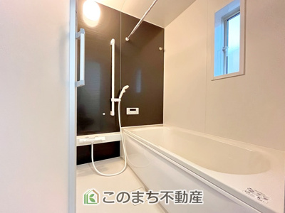 【浴室】 | 下妻市下妻丁第4　 | 雨の日の洗濯も安心♪換気乾燥暖房機を完備した1坪サイズのシステムバスです！
